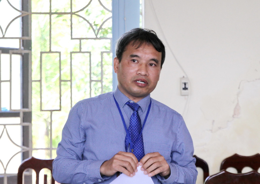 Ông Lê Văn Thuyết- hiệu trưởng Trường THPT Yên Khánh A phát biểu tại buổi làm việc