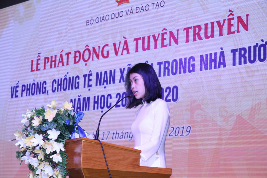 Sinh viên Trường Cao đẳng Sư phạm Trung ương phát biểu hưởng ứng lễ phát động