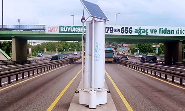 Cối xay gió sử dụng giao thông trên đường cao tốc để tạo ra điện 