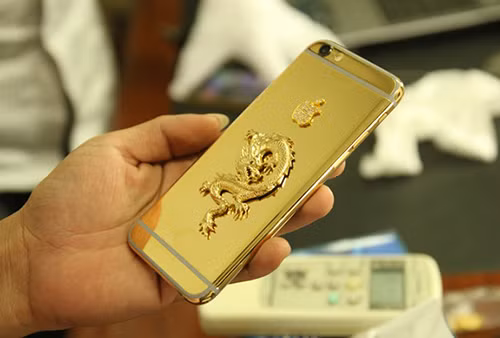 Một mẫu iPhone 6 mạ vàng.