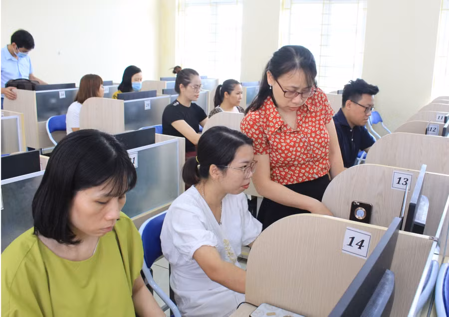 Cô Nguyễn Thanh Mai - GV Tổ chức Giáo dục IIG Việt Nam hướng dẫn cho giáo viên quận Ba Đình.