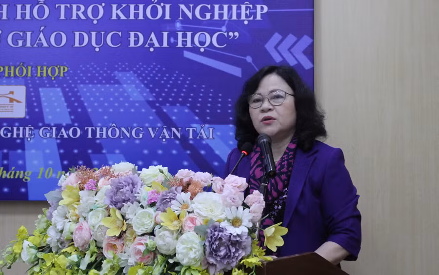 Thứ trưởng Ngô Thị Minh phát biểu tại tọa đàm