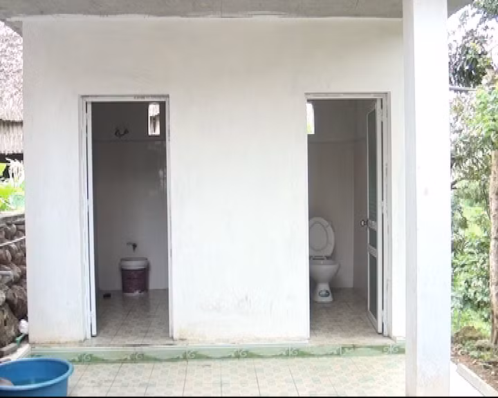 Nhà tiêu hợp vệ sinh nâng cao sức khỏe cho người dân Hà Giang.