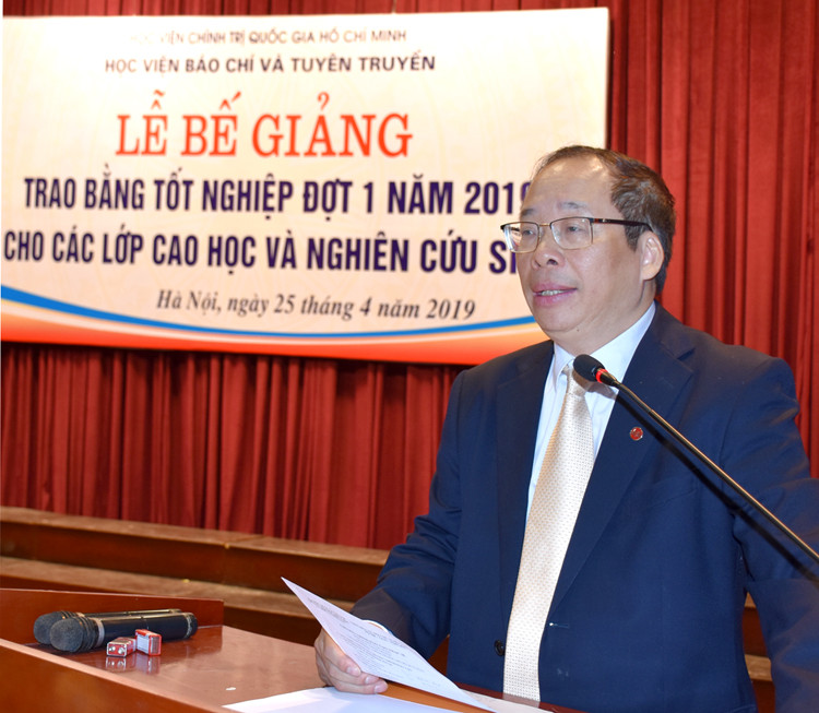 PGS,TS Lưu Văn An, Phó Giám đốc Học viện Báo chí và Tuyên truyền phát biểu bế giảng khóa học. (Ảnh; Trí Nhân). PGS,TS Lưu Văn An, Phó Giám đốc Học viện Báo chí và Tuyên truyền phát biểu bế giảng khóa học. (Ảnh; Trí Nhân).