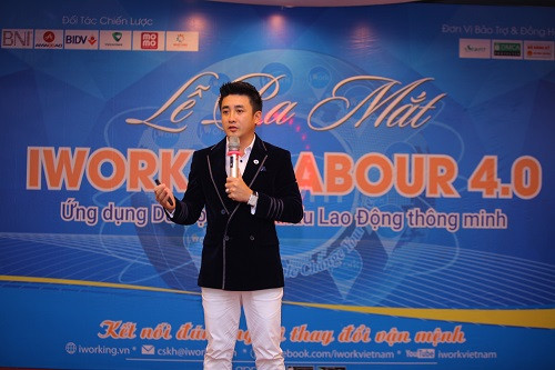 Ông Jonh Nguyễn giới thiệu về ứng dụng mới... Ông Jonh Nguyễn giới thiệu về ứng dụng mới...