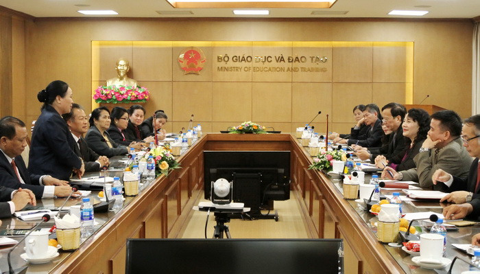 Quang cảnh buổi làm việc