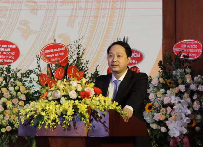 Ông Triệu Hùng Trường phát biểu tại buổi lễ Ông Triệu Hùng Trường phát biểu tại buổi lễ