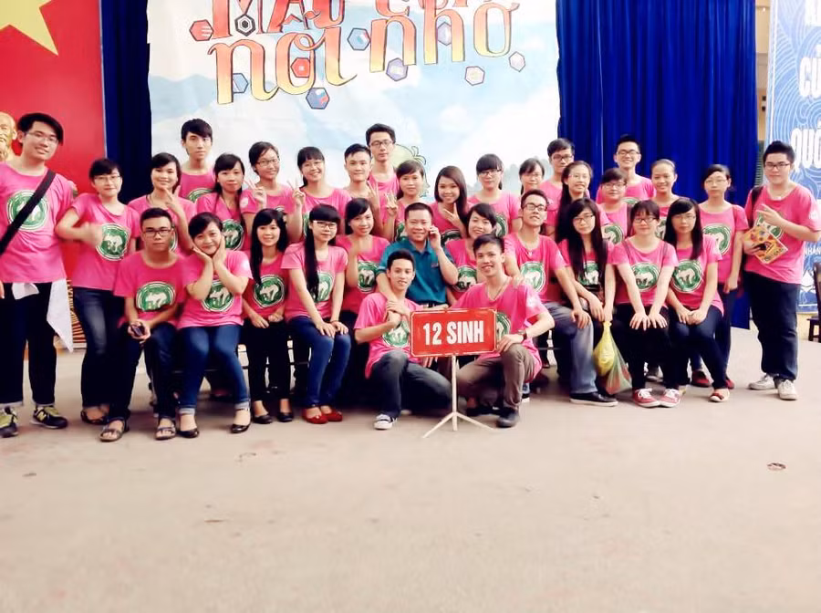 Doanh và các bạn 12 Sinh trường chuyên Trần Phú