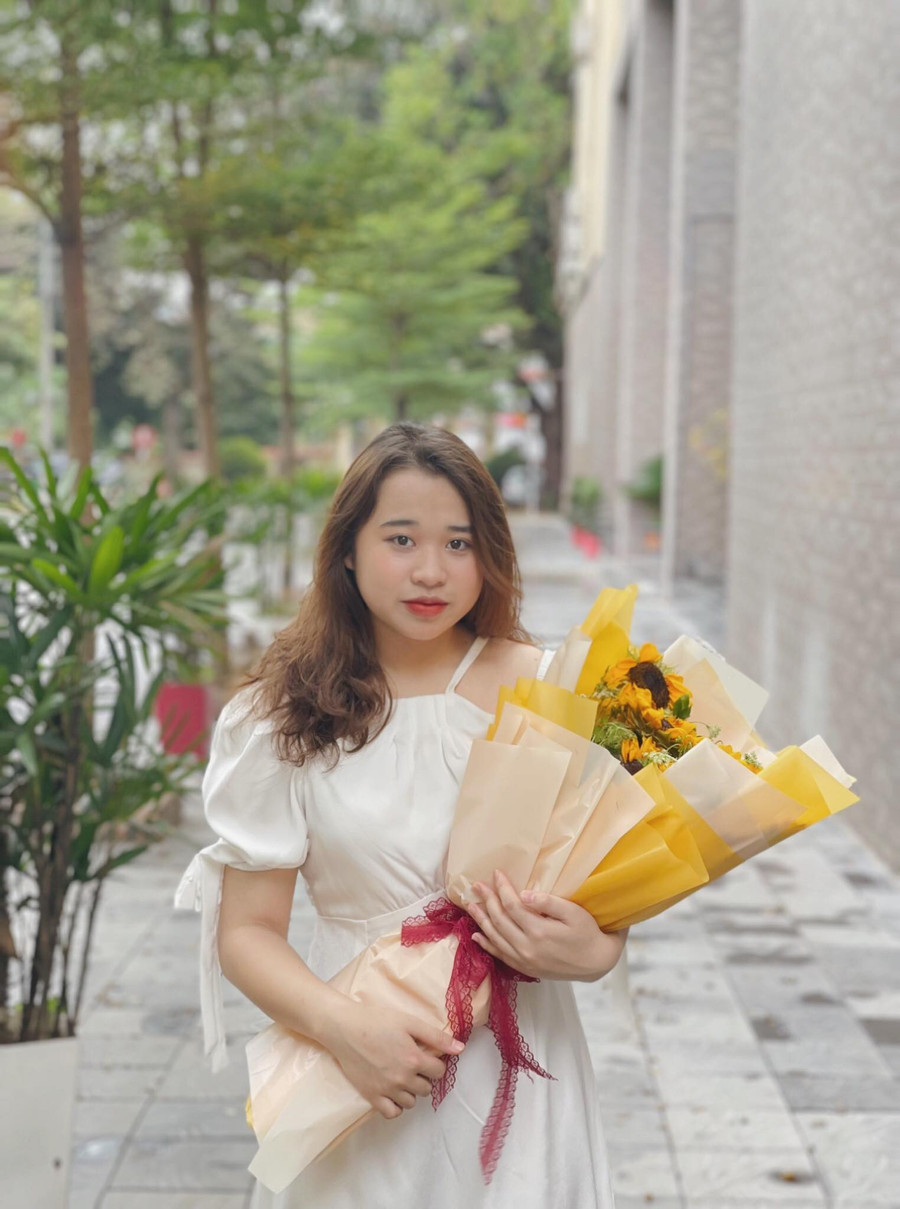 Nguyễn Thị Thư mặc dù chưa tốt nghiệp nhưng đã được Trường TH - THCS - THPT Ngôi Sao Hà Nội - Hoàng Mai (Hà Nội) tuyển dụng. Nguyễn Thị Thư mặc dù chưa tốt nghiệp nhưng đã được Trường TH - THCS - THPT Ngôi Sao Hà Nội - Hoàng Mai (Hà Nội) tuyển dụng.