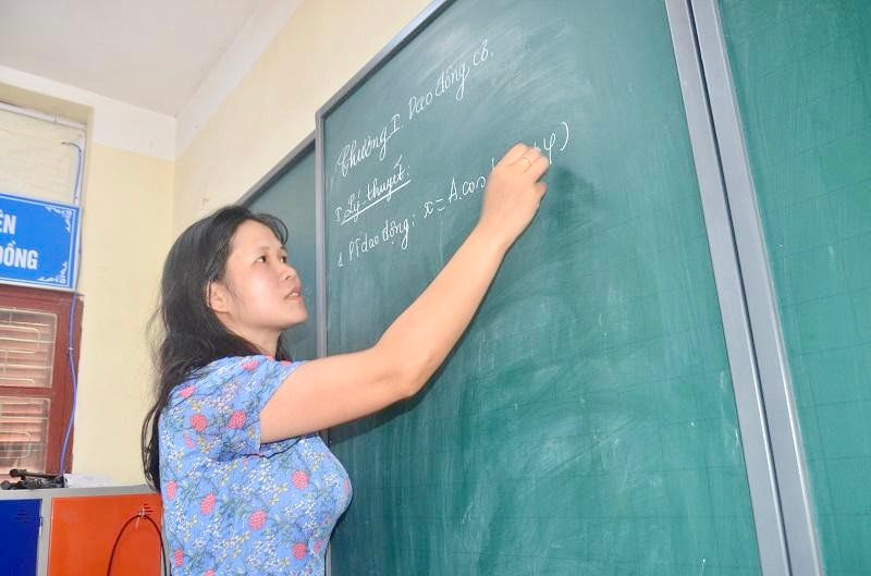 Nhà giáo ưu tú Lê Thị Huyền Diệp, giáo viên môn Vật lý, Trường THPT DTNT tỉnh Lạng Sơn.