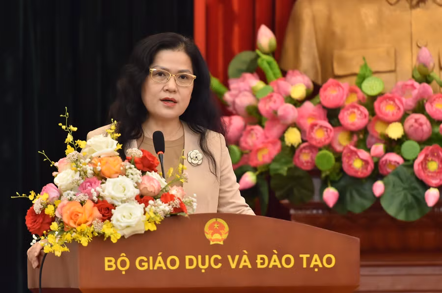 Thứ trưởng Bộ GD&ĐT Nguyễn Thị Kim Chi phát biểu.