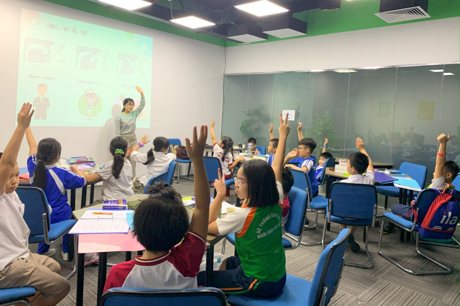 Cô Linh luôn tạo hứng thú cho học trò thông qua các bài học.