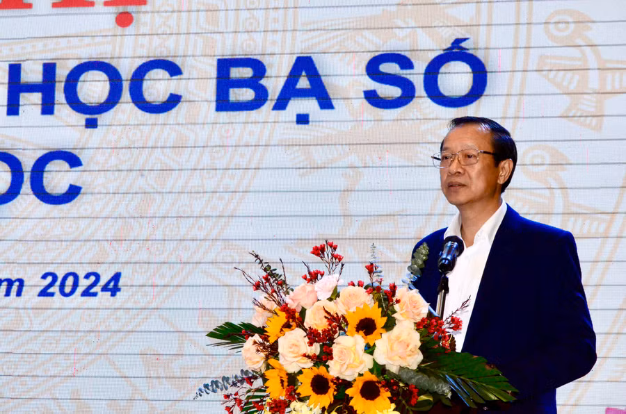 Thứ trưởng Bộ GD&ĐT Phạm Ngọc Thưởng phát biểu tại Hội nghị. Ảnh Ngô Chuyên.