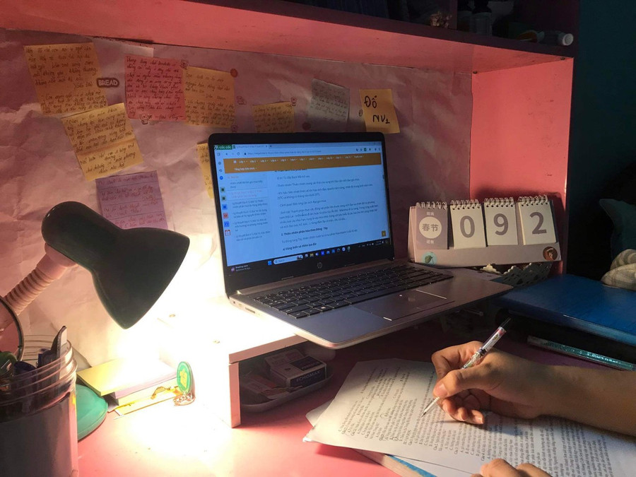 Góc học tập của sĩ tử lớp 12 giai đoạn nước rút.