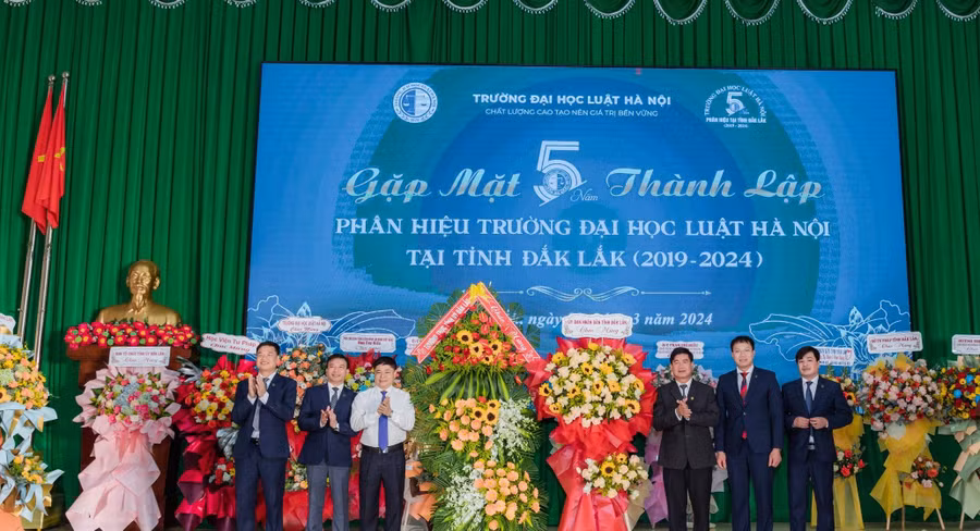Ngày 8/3, Phân Hiệu Trường ĐH Luật Hà Nội tại tỉnh Đắk Lắk kỷ niệm 5 năm thành lập.