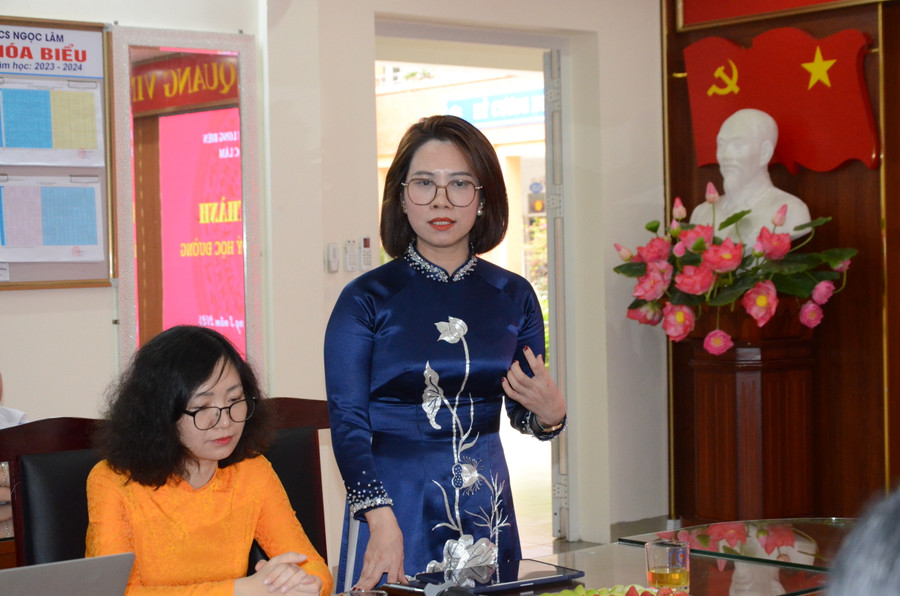 Nhà giáo Đào Thị Hoa, Trưởng phòng GD&ĐT quận Long Biên chia sẻ về vai trò của phòng tư vấn tâm lý học đường. Ảnh NC Nhà giáo Đào Thị Hoa, Trưởng phòng GD&ĐT quận Long Biên chia sẻ về vai trò của phòng tư vấn tâm lý học đường. Ảnh NC