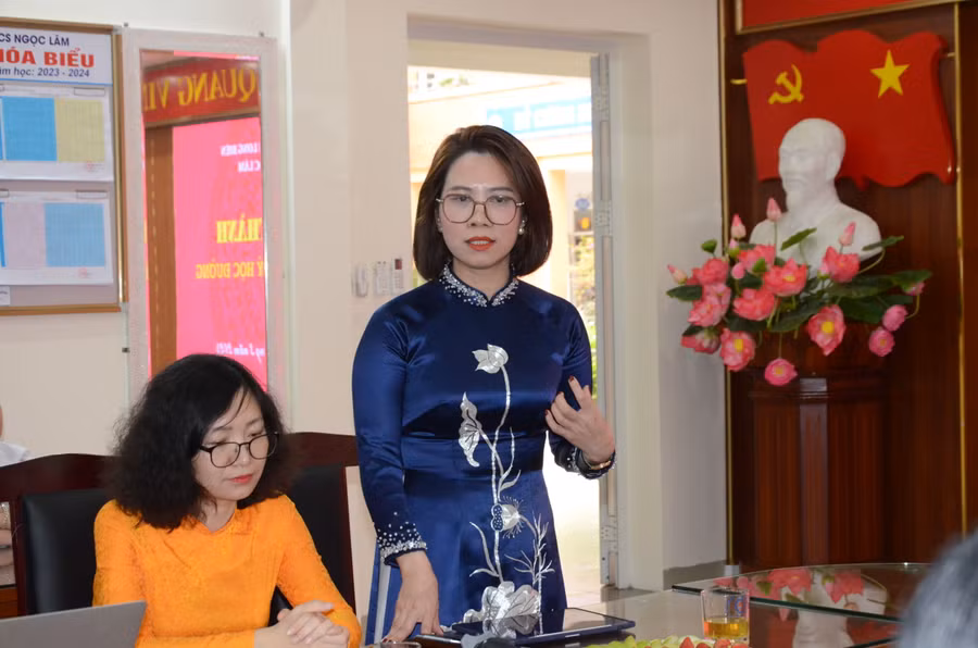 Nhà giáo Đào Thị Hoa, Trưởng phòng GD&amp;ĐT quận Long Biên chia sẻ về vai trò của phòng tư vấn tâm lý học đường. Ảnh NC