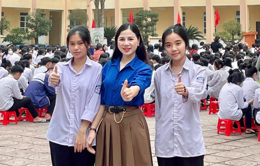 Cô Lê Thị Tâm, giáo viên tiếng Anh, Trường THPT Hương Khê (huyện Hương Khê, tỉnh Hà Tĩnh). Ảnh NVCC.