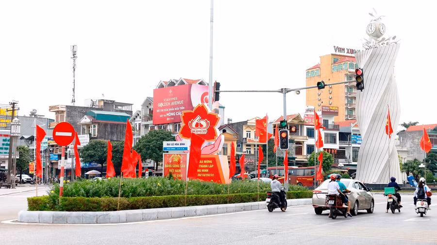 Khu trung tâm thành phố trở nên tươi mới, rực rỡ.