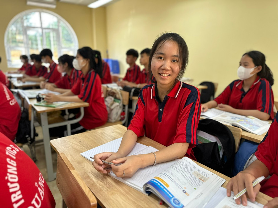 Em Bùi Minh Nguyệt, học sinh lớp 11A2.