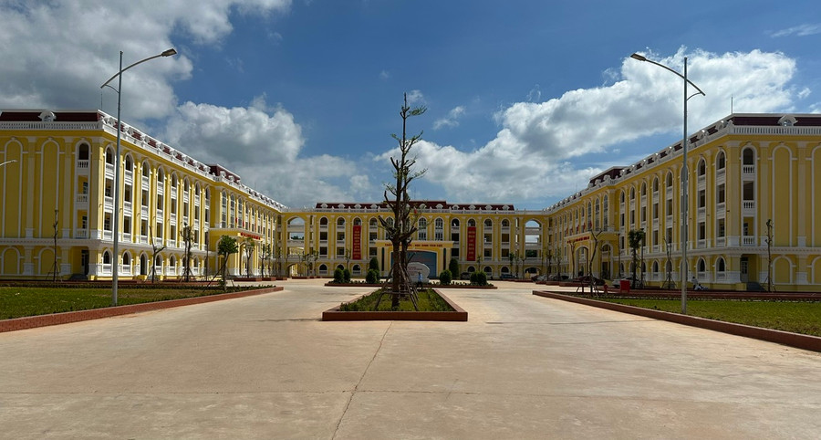 Trường THCS&THPT Quảng La, TP Hạ Long được đưa vào sử dụng đầu tháng 10/2023. Trường THCS&THPT Quảng La, TP Hạ Long được đưa vào sử dụng đầu tháng 10/2023.