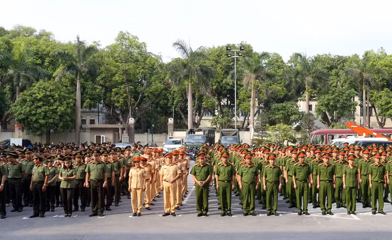 Công an có trang phục mới, thay đổi cành tùng
