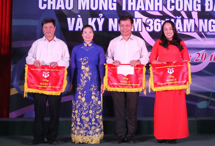 Đoàn văn nghệ Báo Giáo dục và Thời đại đạt giải C cho các chương trình xuất sắc nhất