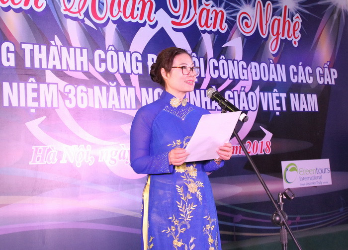 Bà Trịnh Hoài Thu báo cáo tổng kết chương trình