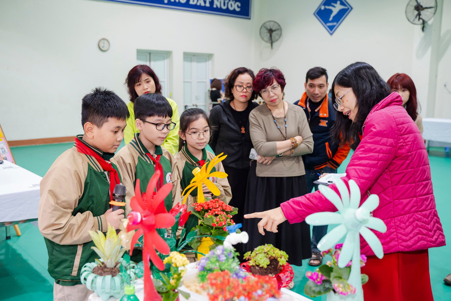 Đa số các đề tài, mô hình rất gần gũi với các em học sinh.