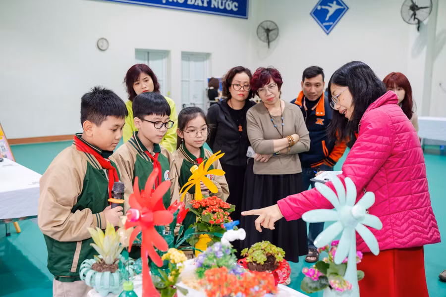 Đa số các đề tài, mô hình rất gần gũi với các em học sinh.