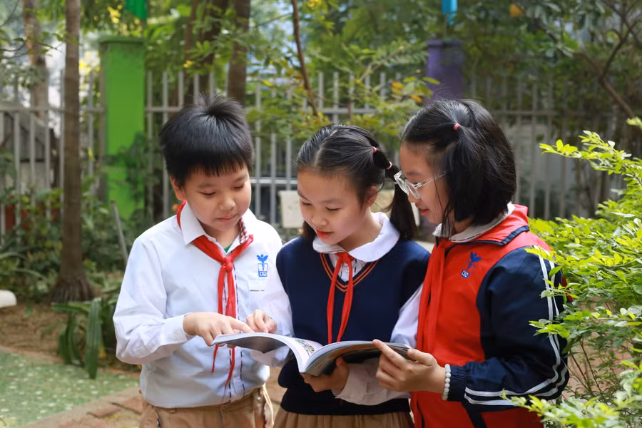 Học sinh Trường Tiểu học Công nghệ giáo dục Hà Nội. Học sinh Trường Tiểu học Công nghệ giáo dục Hà Nội.