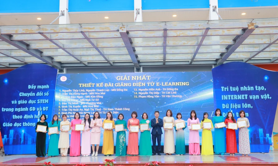 Khen thưởng 15 giáo viên đạt giải Nhất cuộc thi Thiết kế bài giảng điện tử E-learning, bài giảng điện tử STEM, Thiết bị dạy học số.