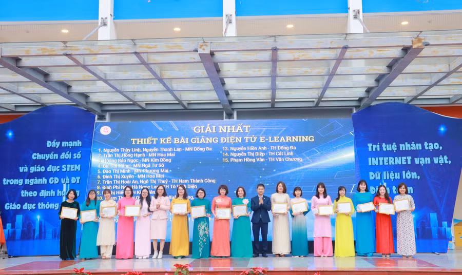 Khen thưởng 15 giáo viên đạt giải Nhất cuộc thi Thiết kế bài giảng điện tử E-learning, bài giảng điện tử STEM, Thiết bị dạy học số.