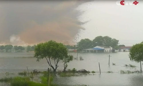 Trung Quốc dùng thuốc nổ thổi bay 3,7 km đê sông