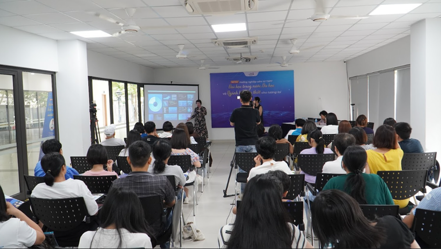 Quang cảnh hội thảo. Quang cảnh hội thảo.