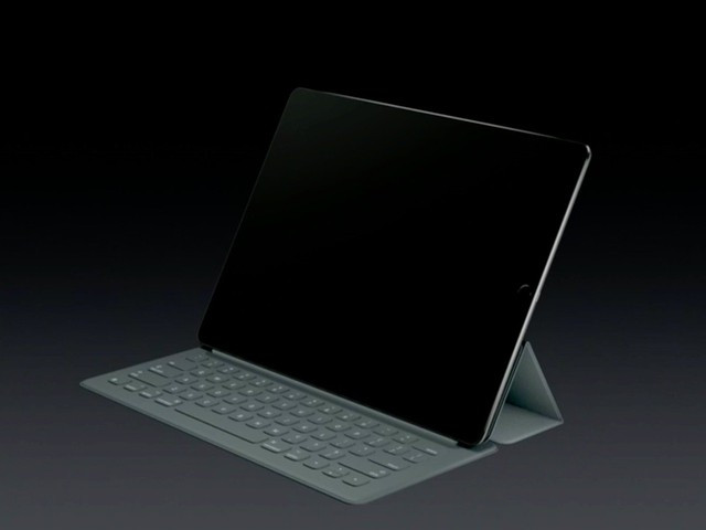 iPad Pro, Surface Pro 4 iPad Pro, Surface Pro 4