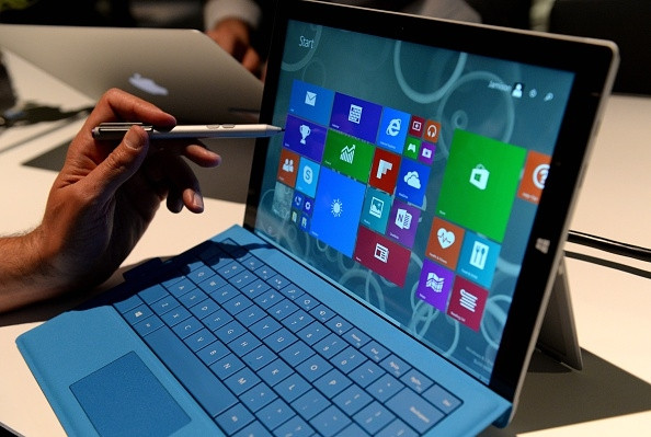 iPad Pro, Surface Pro 4 iPad Pro, Surface Pro 4