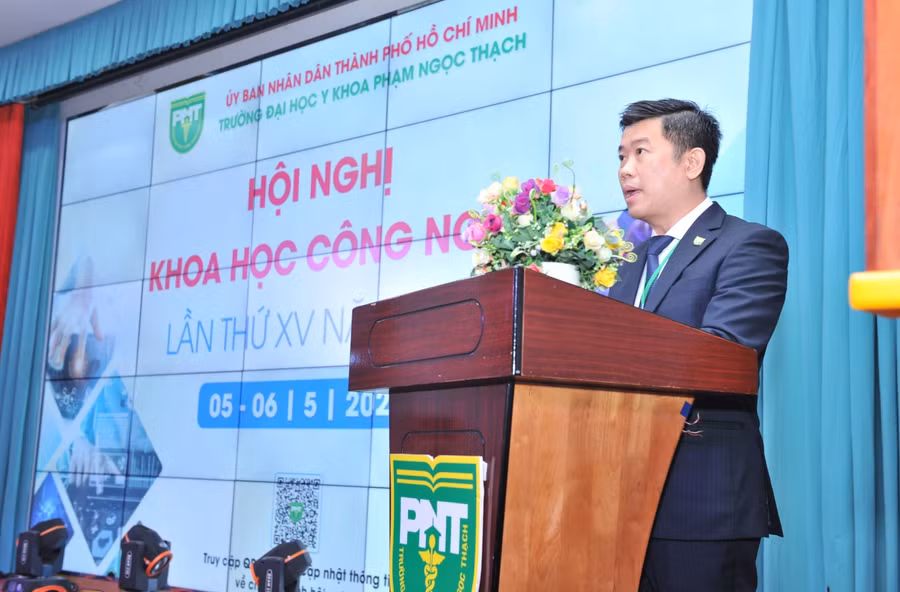 PGS.TS.BS Nguyễn Thanh Hiệp - Hiệu trưởng Trường ĐH Y khoa Phạm Ngọc Thạch, phát biểu tại hội nghị.