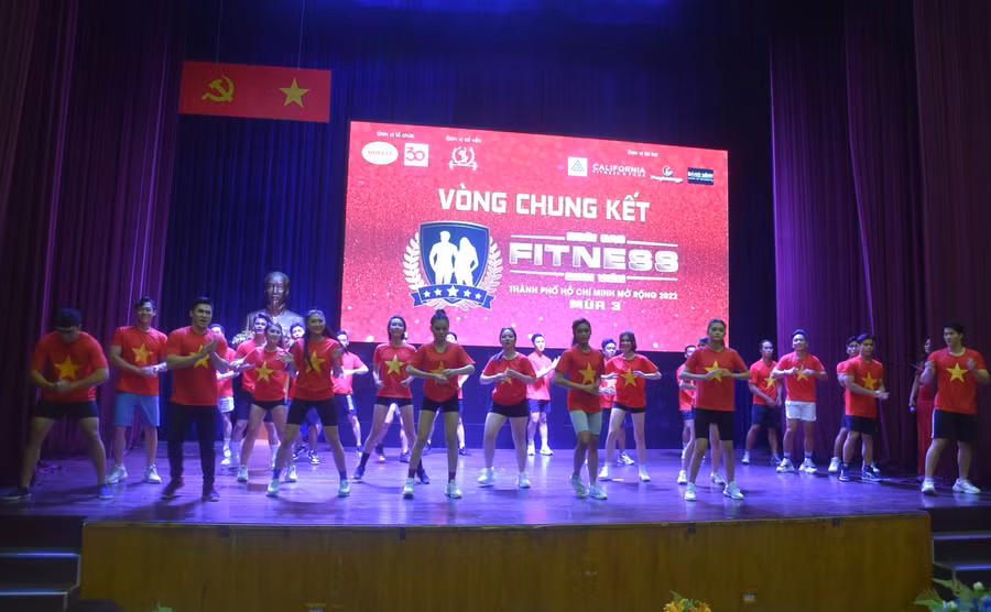 Các thí sinh tại đêm chung kết.