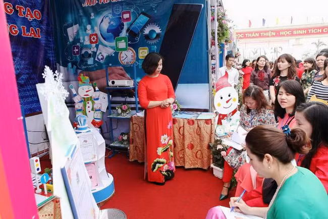 Nhiều quận huyện trong thành phố đã tổ chức thành công ngày hội thông tin