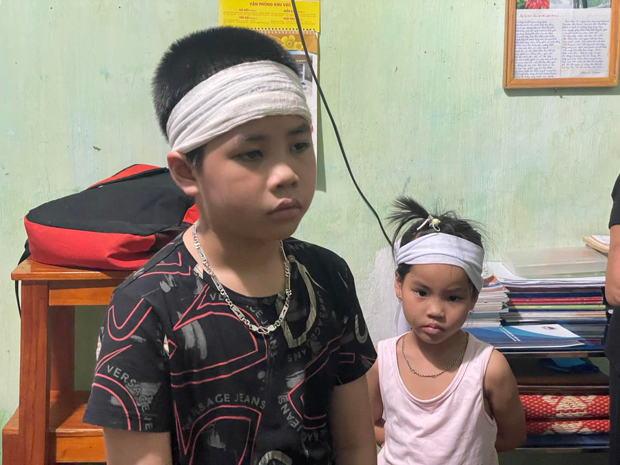 Hai cháu bé con của thầy Nam và cô Yến. Hai cháu bé con của thầy Nam và cô Yến.