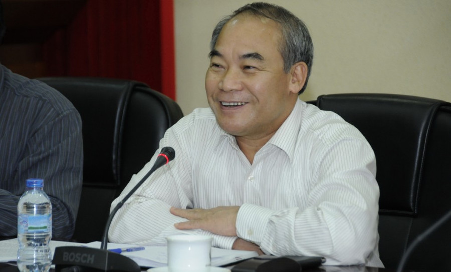 Thứ trưởng Nguyễn Vinh Hiển giải đáp những thắc mắc của các phóng viên tại buổi họp báo