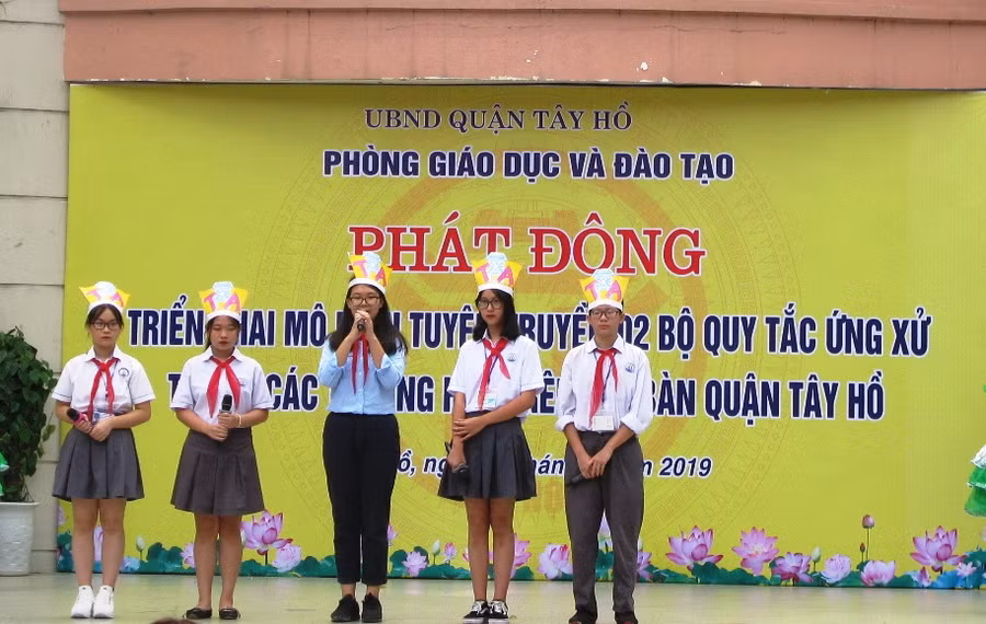 Lễ phát động tuyên truyền 2 bộ quy tắc ứng xử của TP Hà Nội.