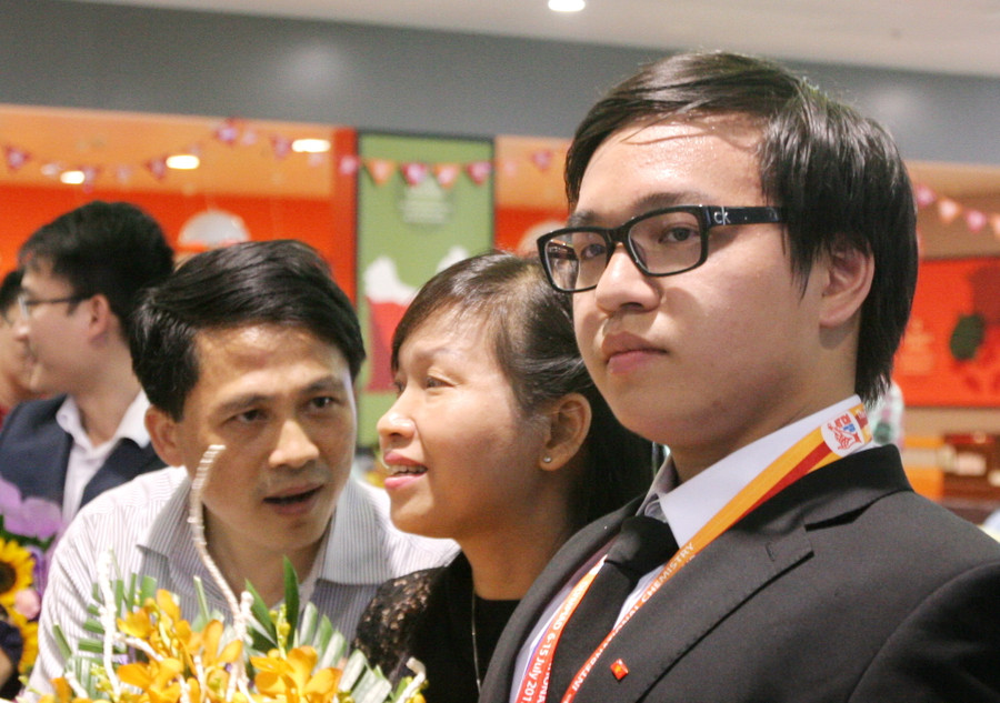 Đức Anh và mẹ trong ngày chiến thắng trở về Đức Anh và mẹ trong ngày chiến thắng trở về