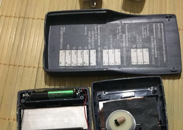 Tai nghe siêu nhỏ tích hợp trong máy tính nhái FX500 Tai nghe siêu nhỏ tích hợp trong máy tính nhái FX500