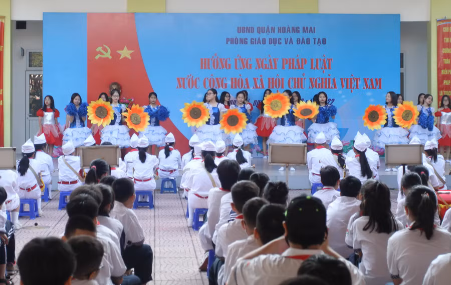 Chương trình Hưởng ứng ngày Pháp luật nước Cộng hòa xã hội Chủ nghĩa Việt Nam của Phòng GD&DDT quận Hoàng Mai