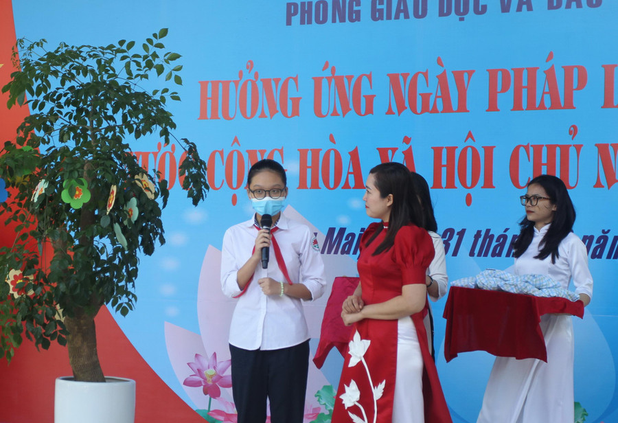Chương trình hái hoa dân chủ tìm hiểu kiến thức pháp luật Chương trình hái hoa dân chủ tìm hiểu kiến thức pháp luật
