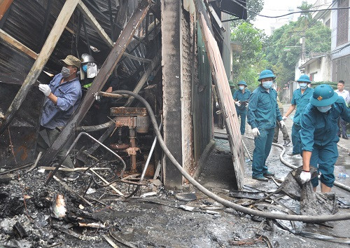 Đến khoảng 5h30, đám cháy được dập tắt hoàn toàn.