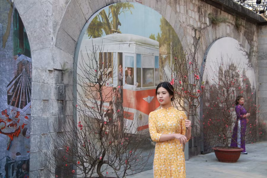 Phố bích họa Phùng Hưng (quận Hoàn Kiếm, TP. Hà Nội).