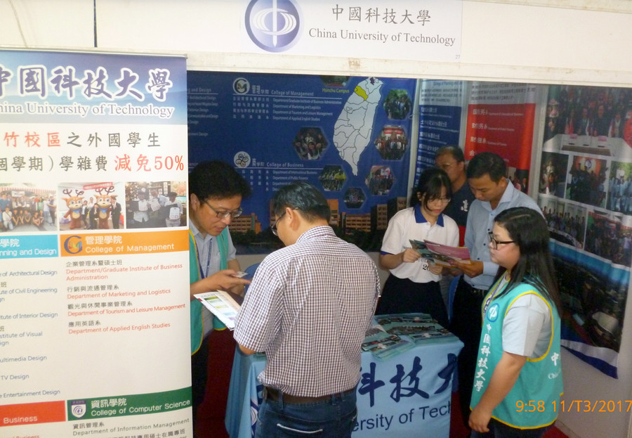 Tìm hiểu thông tin tại triển lãm Tìm hiểu thông tin tại triển lãm